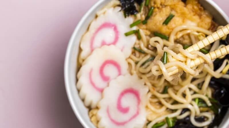 Japońskie kluski udon w bulionie