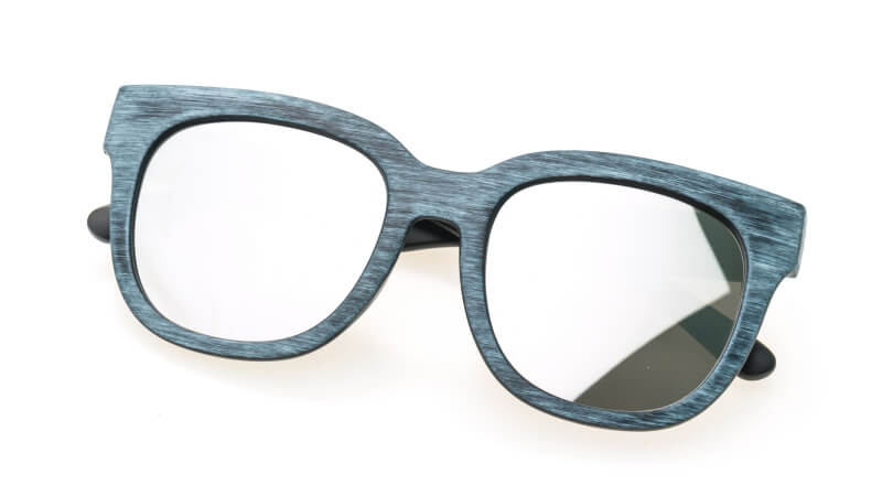 Eleganckie okulary korekcyjne w czarnej oprawce - przedmiot na literę O w grze Państwa-Miasta